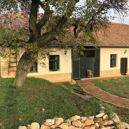 Edenkert Vendeghazak 4* Pécsvárad