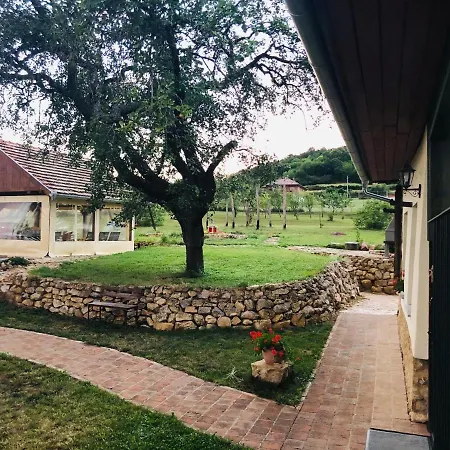 Edenkert Vendeghazak بيت ضيافة Pecsvarad