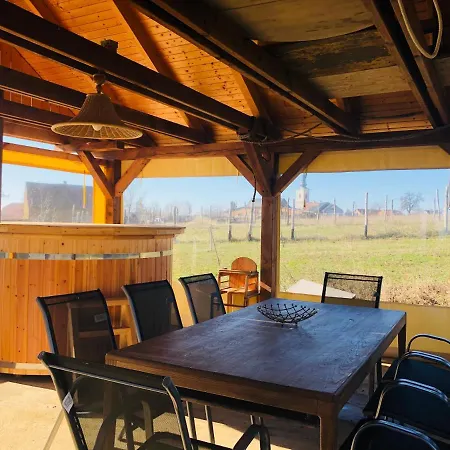 Edenkert Vendeghazak Πανσιόν 4*