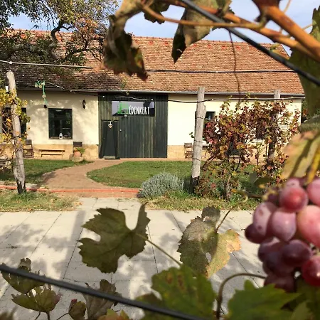 Edenkert Vendeghazak 4* Pécsvárad