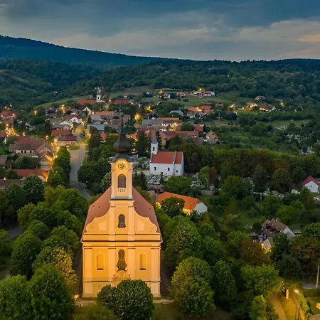 Edenkert Vendeghazak Pensiune 4*