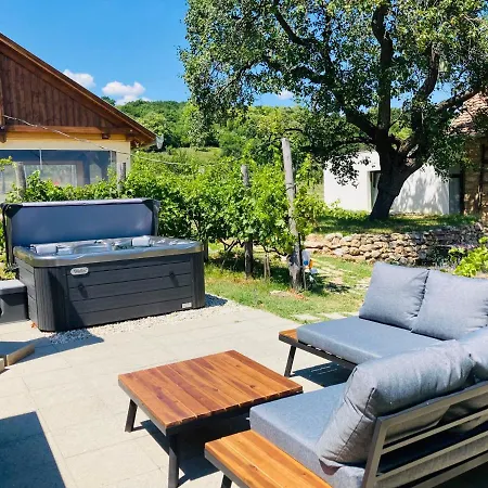 Edenkert Vendeghazak Pensiune 4*