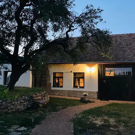 Edenkert Vendeghazak 4* Pécsvárad