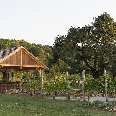 Edenkert Vendeghazak 4*