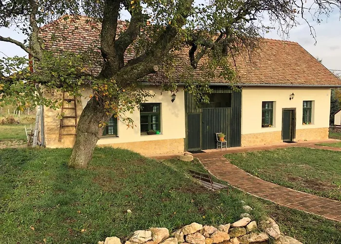 Edenkert Vendeghazak 4* Pécsvárad