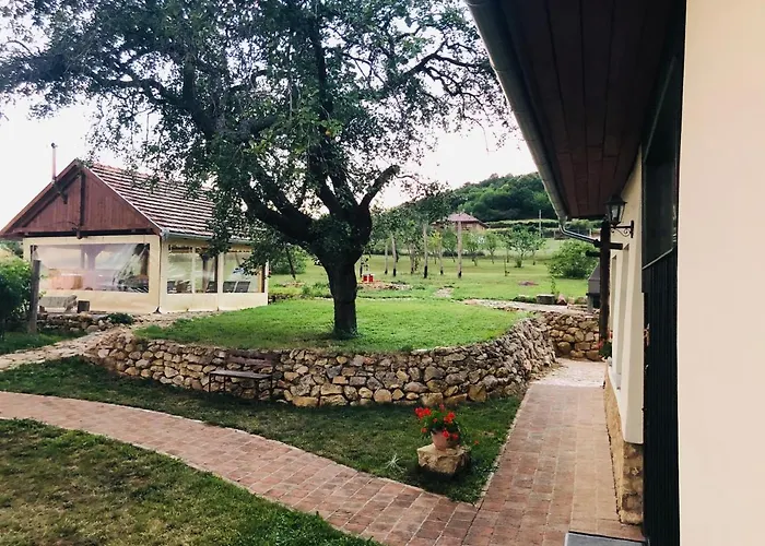 Edenkert Vendeghazak Pensjonat Pécsvárad