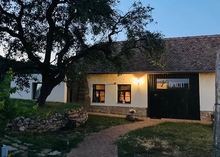 Edenkert Vendeghazak 4* Pécsvárad